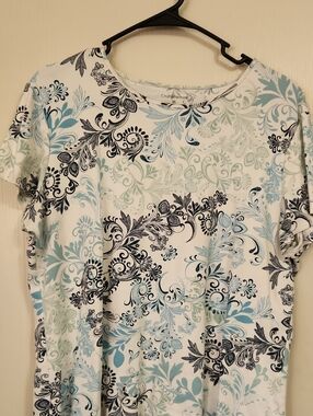 croft & barrow White Short Sleeve Top with Blue and Light Green Floral Swirls